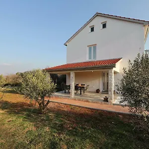 https://holiday-home-hrast.hotelinzadar.com