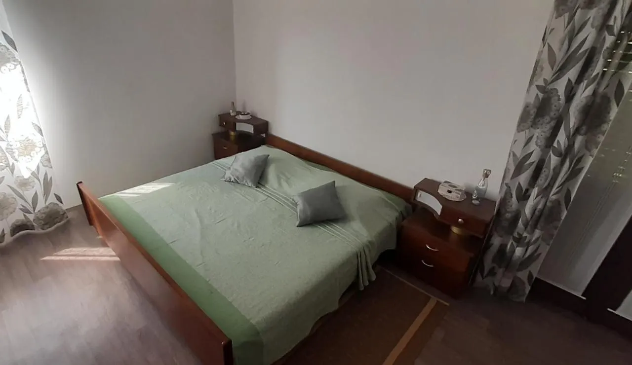 Ina 2 Apartment Funtana